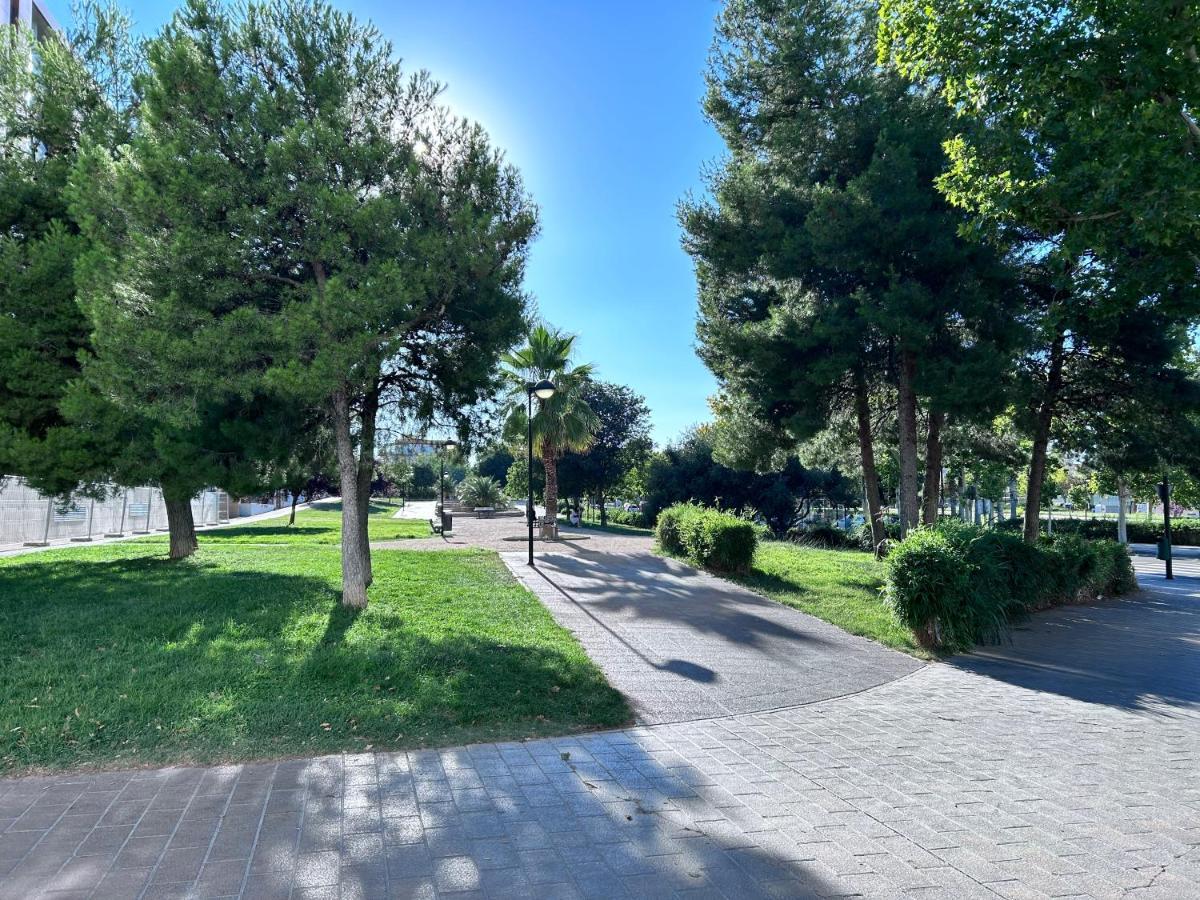 Juncal Bonito Loft, 110 M2 Apartment Zaragoza Luaran gambar
